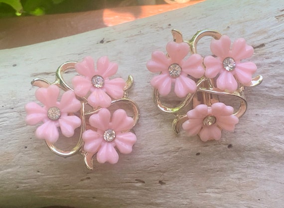 Vintage Pink Floral Earrings 1950 1960 Flower Ear… - image 4