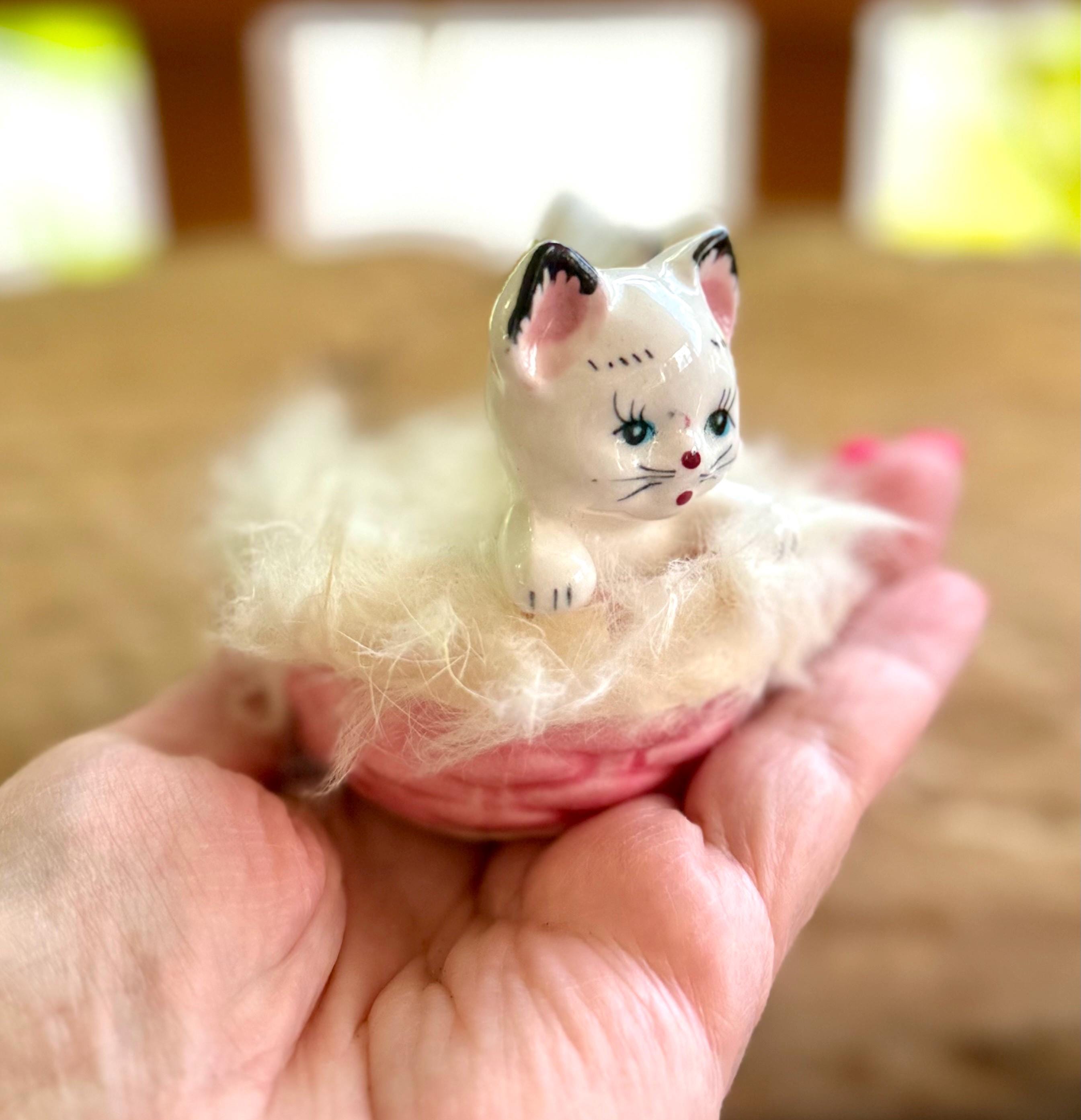 * vintage animal ❀ グリーンの瞳の ふわふわミルキー 猫ちゃん Vintage NORCREST 3 Little Kittens Fur Pink Basket Figurine MCM