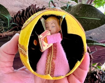 Vintage Cracked Angel Diorama Christmas Ornament 1950 1960 Angel