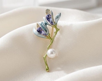 Pearl Flower Brooch, White Blossom Pin, Botanical Enamel Jewelry, Elegant Floral Brooch, Vintage style Gift for Women, Flowers of December