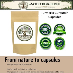 Könnte beinhalten: Ein brauner Papierbeutel mit der Aufschrift Ancient Herbs Herbal Turmeric Curcumin Capsules und einem Baumlogo. Vier grüne runde Abzeichen zeigen 100% natürliche, biologische und vegetarische Angaben. Der Text lautet From nature to capsules.