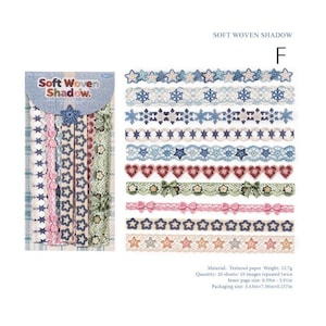 Pode incluir: Um conjunto de fitas de papel decorativas Soft Woven Shadow com 20 folhas e 10 designs repetidos. Os padr&otilde;es incluem v&aacute;rios motivos tipo renda, como estrelas, flocos de neve, cora&ccedil;&otilde;es, la&ccedil;os e flores em tons de azul, rosa, verde e bege.
