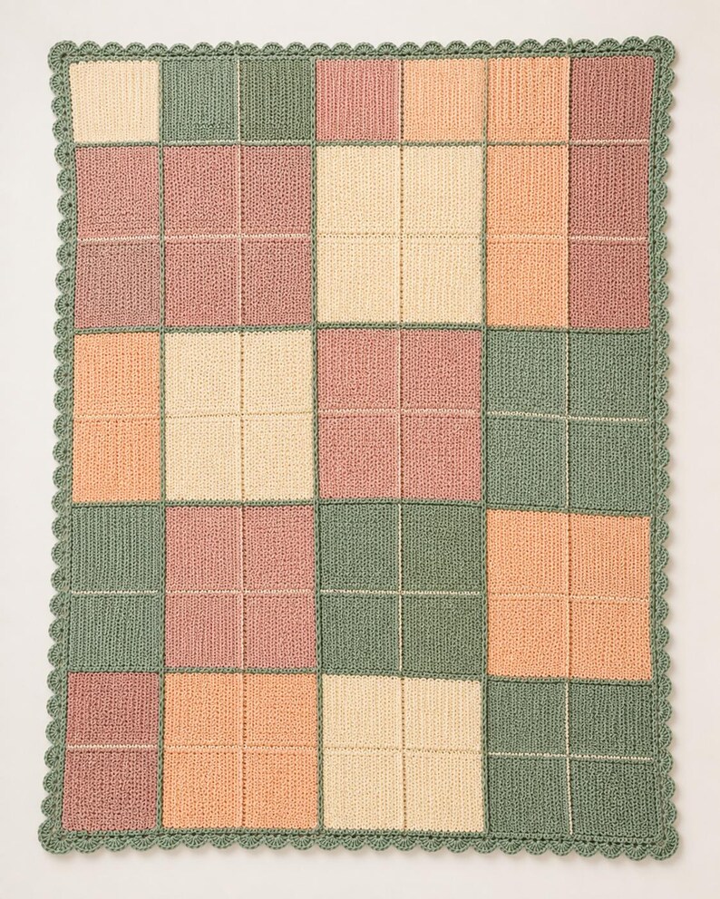 Pu&ograve; includere: Una coperta rettangolare all'uncinetto con una griglia di quadrati in tonalit&agrave; tenui di verde salvia, rosa antico, crema e pesca. Ogni grande quadrato &egrave; diviso in quattro quadranti da linee sottili e il bordo &egrave; rifinito a festoni.