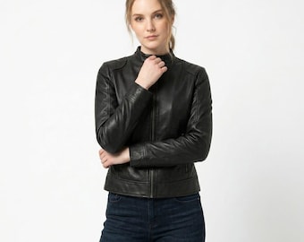 Chaqueta de motorista ajustada de cuero genuino negro para mujer – Estilo Cafe Racer hecha a mano