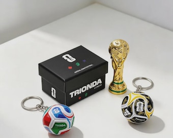 Portachiavi mini Coppa del Mondo 2026, portachiavi assortito con trofeo e maglia da calcio, ciondolo a tema calcistico, regalo souvenir per appassionati di sport