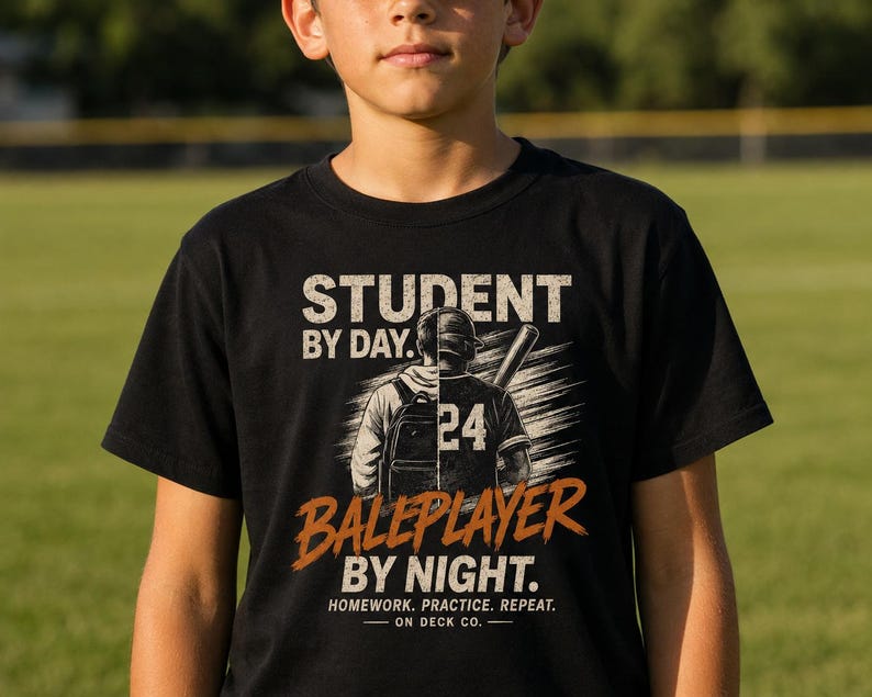 Honkbalspeler T-shirt voor de start van het schooljaar, T-shirt met de tekst "Huiswerk oefenen herhalen", cadeau voor student-atleten (jongens en meisjes), jeugdteam voor honkbalseizoen afbeelding 7