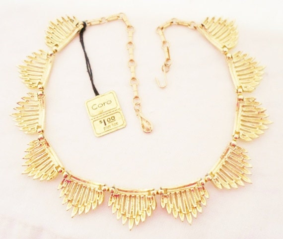 Tagged Goldtone Coro Necklace Vintage 1945, Holly… - image 2