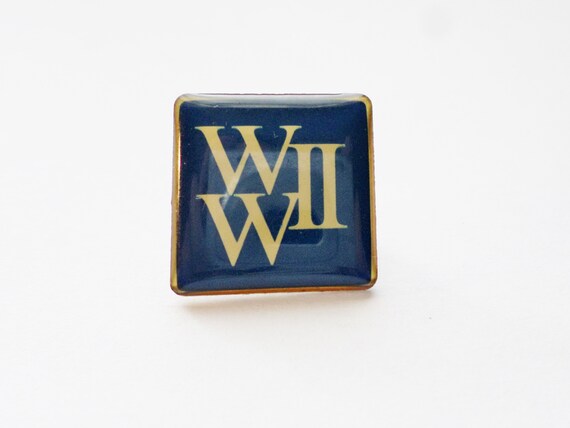 Vintage WW11 Enamel Lapel Pin In Case, Gold Tone,… - image 3
