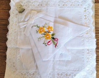 Jahrgang NOS Japan Taschentuch Set, alle Baumwolle mit Nylon Spitze, bestickte Blumen, weiß, gelb, Feminine, Braut, Hochzeit, Frau, Mädchen