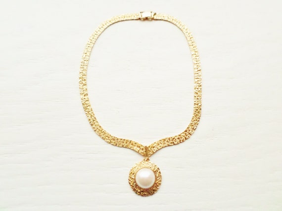 Vintage  Gold Tone Necklace With Ivory Faux Pearl… - image 1