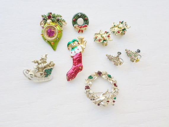 5 Vintage Christmas Brooches For Repair , 2 Pair … - image 1