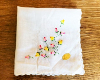 Jahrgang NOS Made In der Schweiz alle Baumwolle Taschentuch, gelb & rosa Rosen, Scalloped Edge, Braut, Hochzeit, Zubehör