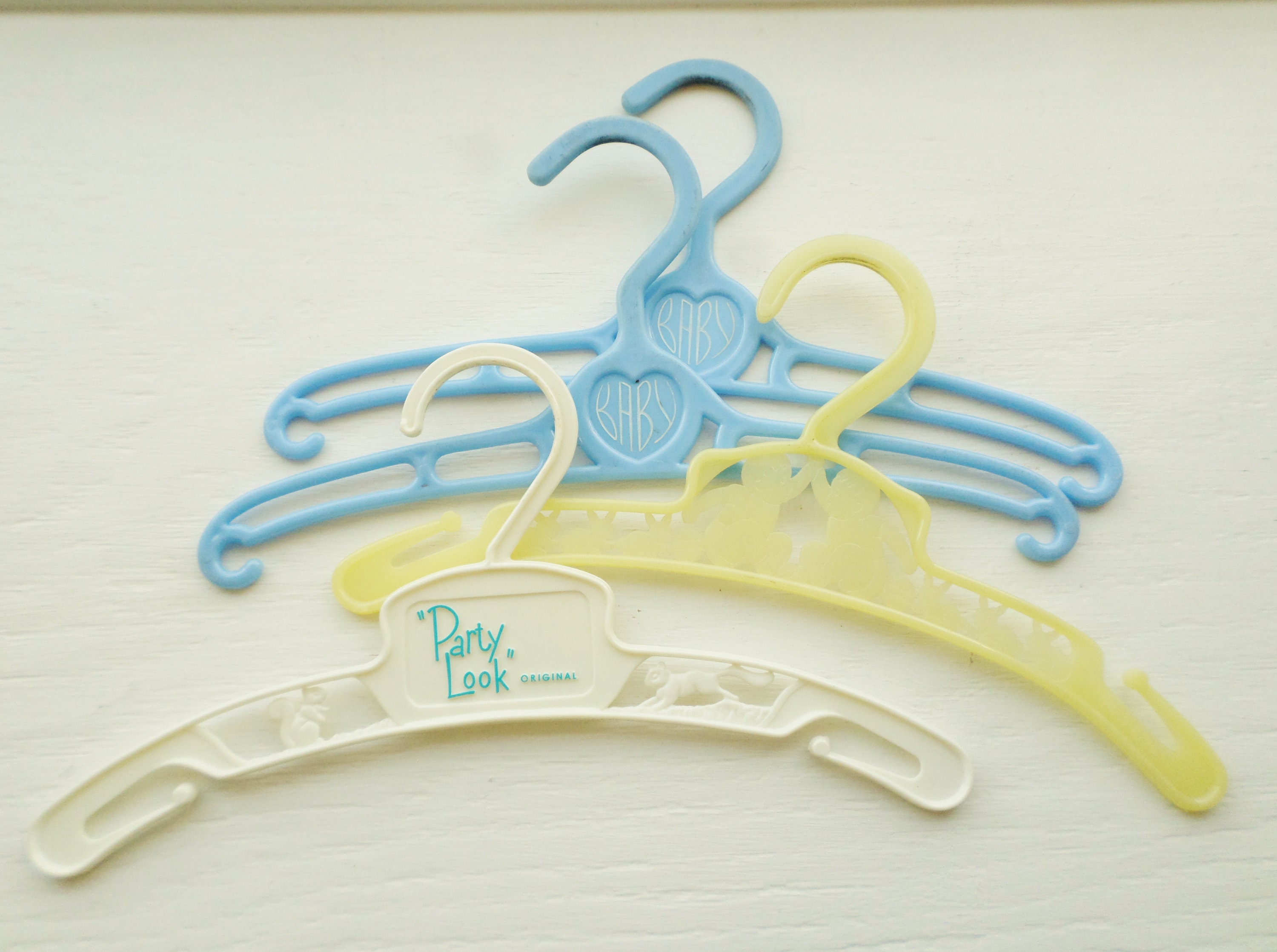Vintage Plastic Baby Clothes Hangers, Yellow, Set of 4, Warbern Plastics  NY, USA, Animals, Infant Clothes Hangers, Yellow, Blue, White 