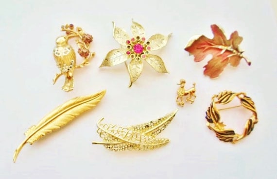 7 Vintage Designer Brooches, Lot For Repair, Mone… - image 1