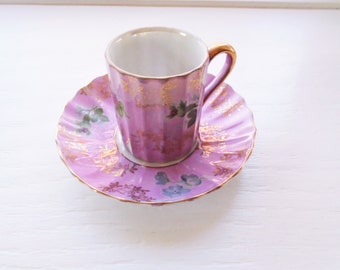 Vintage Japan Lusterware Demitasse Tasse & Untertasse, lila, floral, irisend, Lavendel, Gold vergoldet, Sammlerstück, Filigran