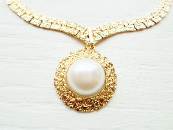 Vintage  Gold Tone Necklace With Ivory Faux Pearl… - image 2