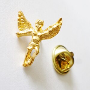 Tie Tack Unisex Jewelry Guardian Angel Pin Flying Angel Religious Vintage Angel Lapel Pin Spiritual Gold Tone