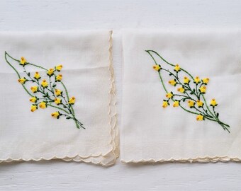 Vintage Set von 2 alle Baumwolle Hand bestickt Taschentuch, weiß, gelb, grün, Blumen, Feminine, Frühling, Sommer, Hochzeit, Zubehör