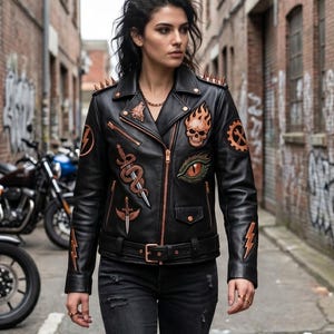 Chaqueta de cuero negra para mujer estilo motero - Abrigo de moto con pinchos y parche trasero de Copperhead MC