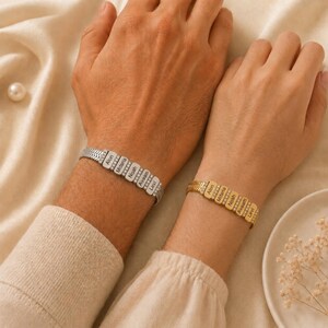 Armband mit individueller Namensgravur, personalisiertes Fischgrätmuster aus Stahl, goldene und silberne Namensperlen, Familienschmuck, elegantes Geschenk für Damen und Herren