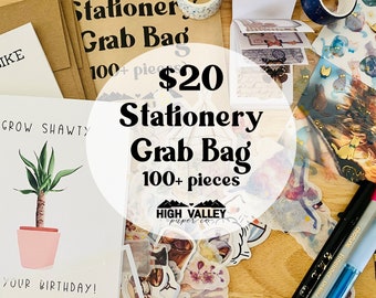 Papelería Mystery Grab Bag - Pen Pal Snail Mail Kit - 100 piezas más - Tarjetas de felicitación - Postales - Sorpresa - Pegatinas Plumas - Ephemera