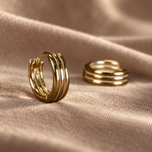 Trippel Huggie Hoop Örhängen, 925 Sterling Silver Tre Rader Små Hoops, Minimalistiska Chunky Örhängen, Eleganta Öronsmycken, Guld eller Silver