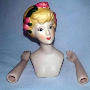Mangelsen&#39;s Porcelain Lady with Blonde Hair & Hands Set Model 016082 (50MM)