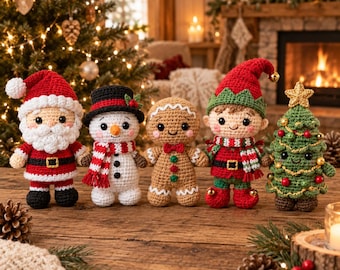 Peut inclure: Un ensemble de cinq figurines crochetées sur le thème des fêtes, comprenant un Père Noël, un bonhomme de neige avec une écharpe rayée, un bonhomme en pain d'épice, un elfe en tenue rouge et verte, et un sapin de Noël décoré avec une étoile dorée.