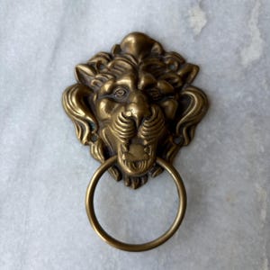 Tirador de puerta vintage de latón macizo con anilla de león - Decoración de pared, estilo Hollywood Regency, estilo campestre inglés.