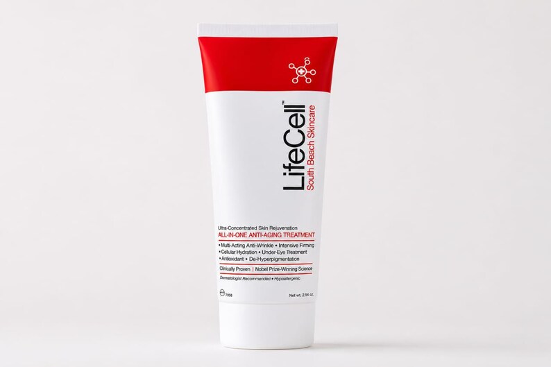 K&ouml;nnte beinhalten: Eine wei&szlig;e Quetschtube mit LifeCell South Beach Skincare All-in-One Anti-Aging-Behandlung. Der obere Teil ist rot und mit einem wei&szlig;en Molek&uuml;l-Symbol versehen. Der Etikettentext umfasst Ultra-Concentrated Skin Rejuvenation und Net Wt. 72g.
