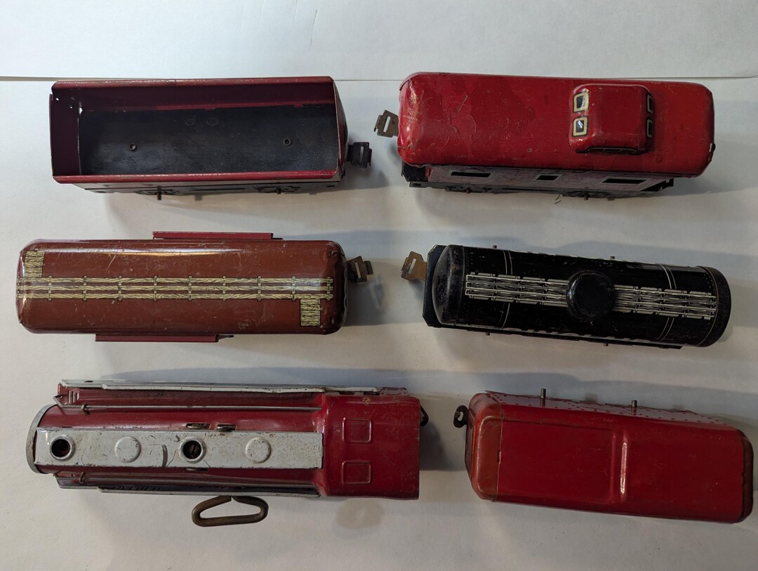 Vintage 1930s Hafner Wind up Toy Train With Engine, Cars, and Caboose ...