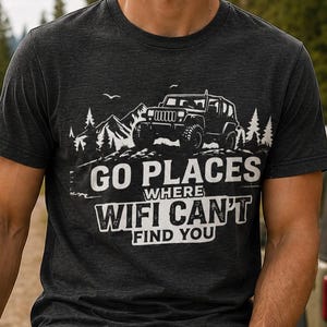 T-shirt uniseks jersey met korte mouw Wifi Can't Find You | Off-grid avonturen-T-shirt