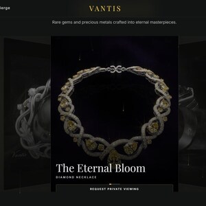 Puede incluir: Un collar de diamantes VANTIS titulado The Eternal Bloom, con una disposición circular de diamantes amarillos en forma de pera engastados en una banda de metal blanco incrustada con pequeños diamantes pavé en fondo oscuro.