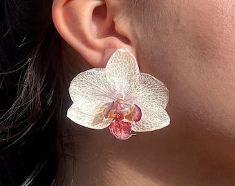 Orecchini fatti a mano con fiori veri (orchidea)
