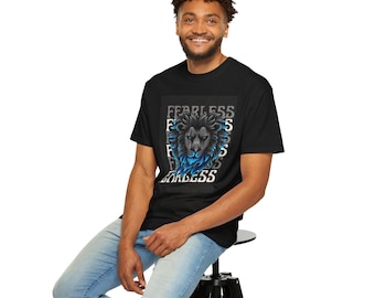 Fearless Blue Lion Tee | Löwen Illustration T-Shirt, typografisches Design