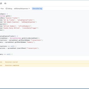 Puede incluir: Una interfaz de editor de Google Apps Script que muestra un proyecto de Expense Tracker. La ventana de c&oacute;digo muestra funciones de JavaScript, incluidas onOpen y setupExpenseTracker. Un registro de ejecuci&oacute;n en la parte inferior indica que la ejecuci&oacute;n comenz&oacute; y finaliz&oacute;.