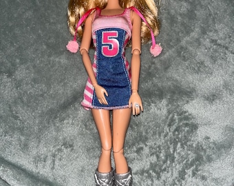 Muñeca Barbie fashionista rara, Summer Sport Chair, 2011 de Mattel vintage