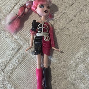 Bratzillas Puppe pink shwarz witch
