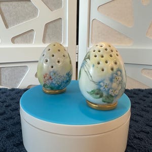 Egg Shape Salt and Papper Shakers