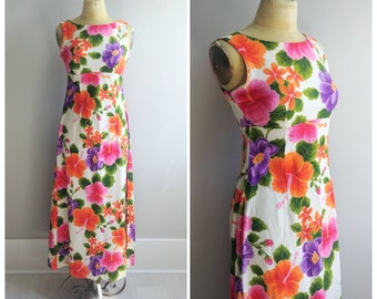 Small Vintage 1960s Hawaiian Tropical Summer Dress Hibiscus Print Barkcloth Ui Maikai