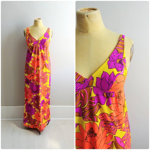 Small Vintage 1960s Catalina Neon Flower Print Dre