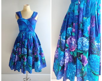 X Small Vintage 1980s does 50s Floral Hydrangea Novelty Print Dress Full Skirt Cotton