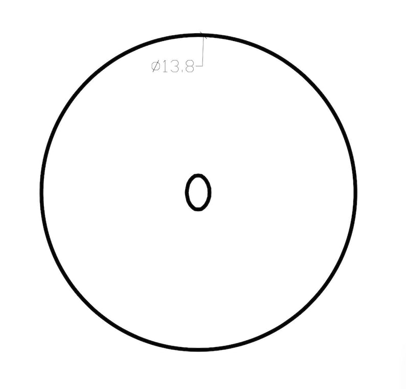K&ouml;nnte beinhalten: Eine schwarze Strichzeichnung eines Kreises mit einer kleineren, mittig platzierten ovalen Form. Das Diagramm enth&auml;lt eine Ma&szlig;linie, die einen Durchmesser von 13,8 cm angibt, wobei das Symbol f&uuml;r den Durchmesser oben am Kreis markiert ist.