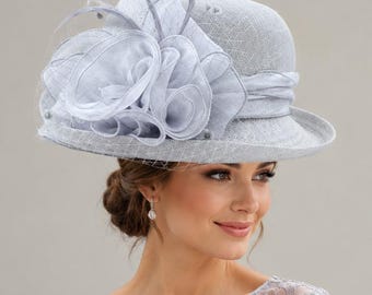 Elegante cappellino fascinator grigio da donna, cappello da sposa con dettagli floreali in rete, copricapo per occasioni nuziali e religiose, cappello formale di lusso
