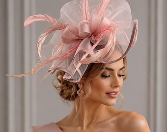 Sombrero tocado rosa palo, elegante tocado de boda, lujoso sombrero de novia con plumas, tocado llamativo hecho a mano, sombrero de estilo vintage para ocasiones especiales.