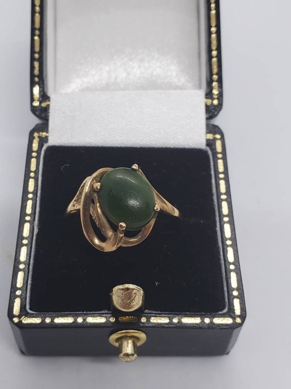 Estate Jade And 10 Karat Yellow Gold Ring Size 6.2