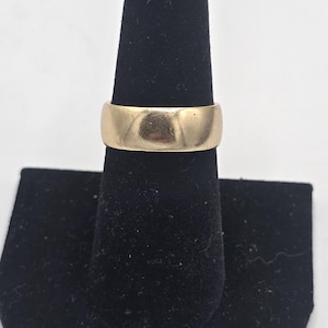 14 Karat Yellow Gold 7 mm Antique Vintage Wedding Band Size 7