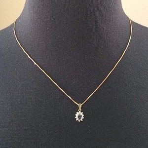 14k Yellow Gold Necklace with Saphire an Diamond Pendant