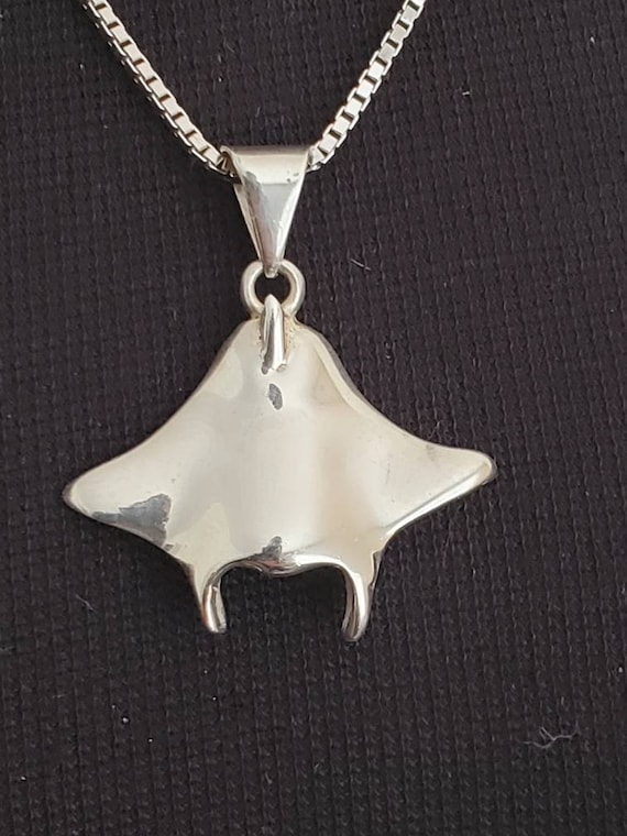Sterling Silver Stingray Pendant with 26in Sterlin