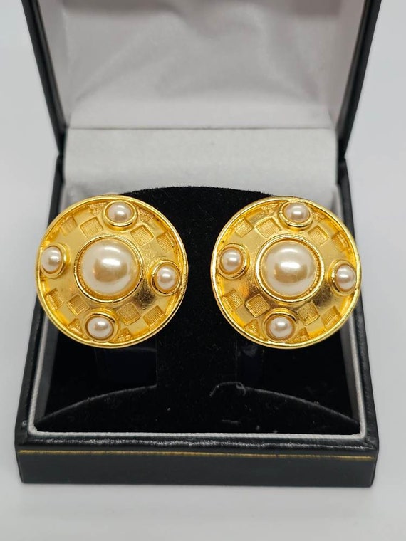Bob Mackie Faux Pearl Gold Tone Round Clip On Ear… - image 1